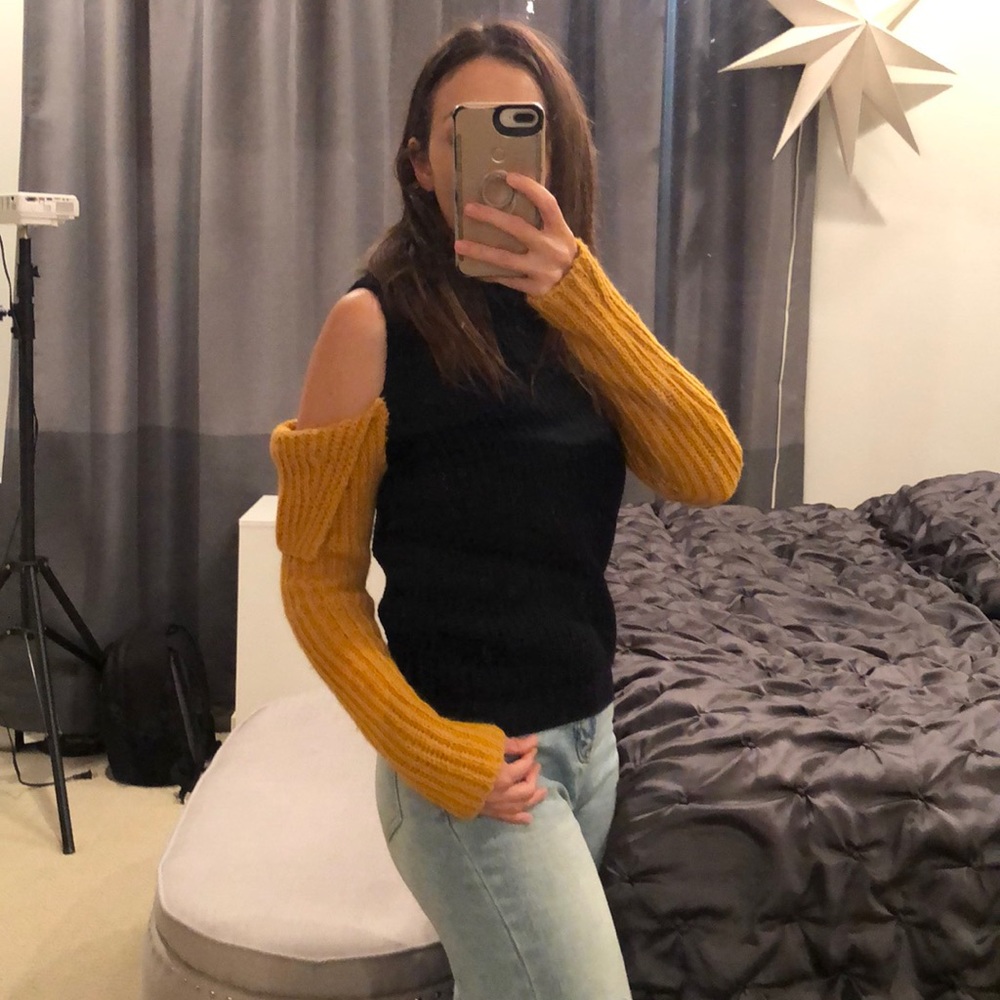Custom made two tone sweater - Picture 3 of 6